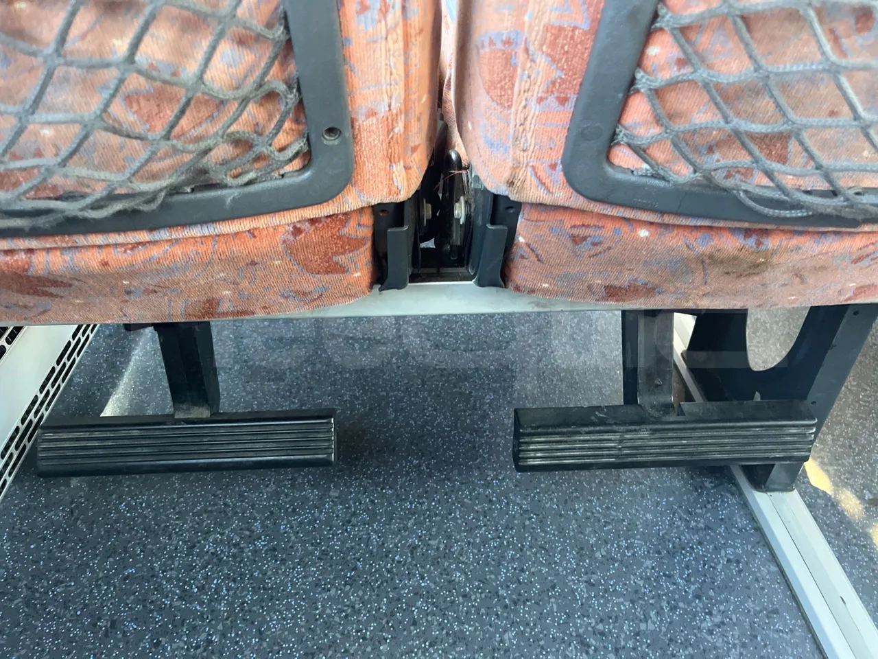 Neoplan 1122/3 L -EUR3 -390kW -13.79m - power outlets detail