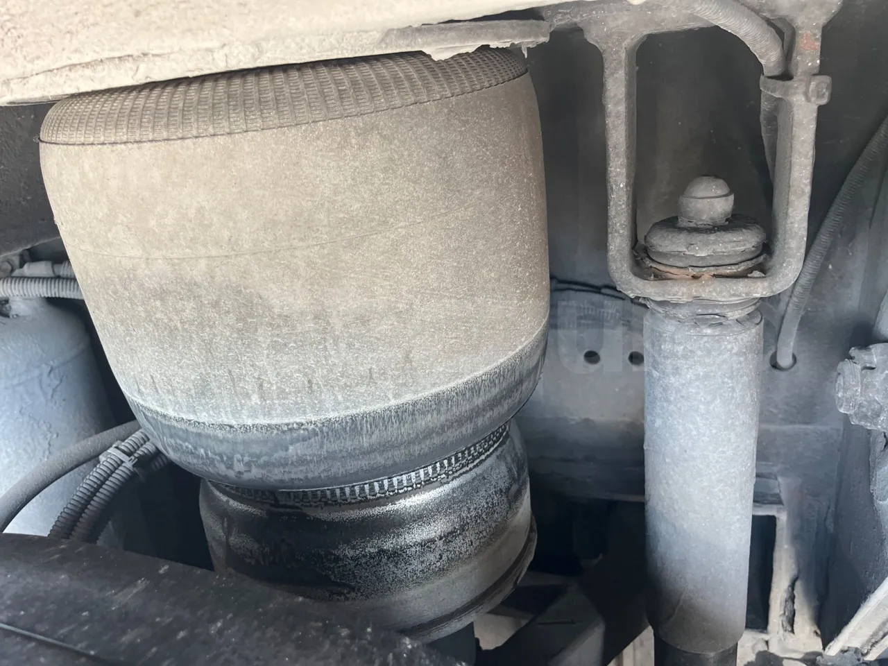 Neoplan 1122/3 L -EUR3 -390kW -13.79m - axle 3 air springs 2 left