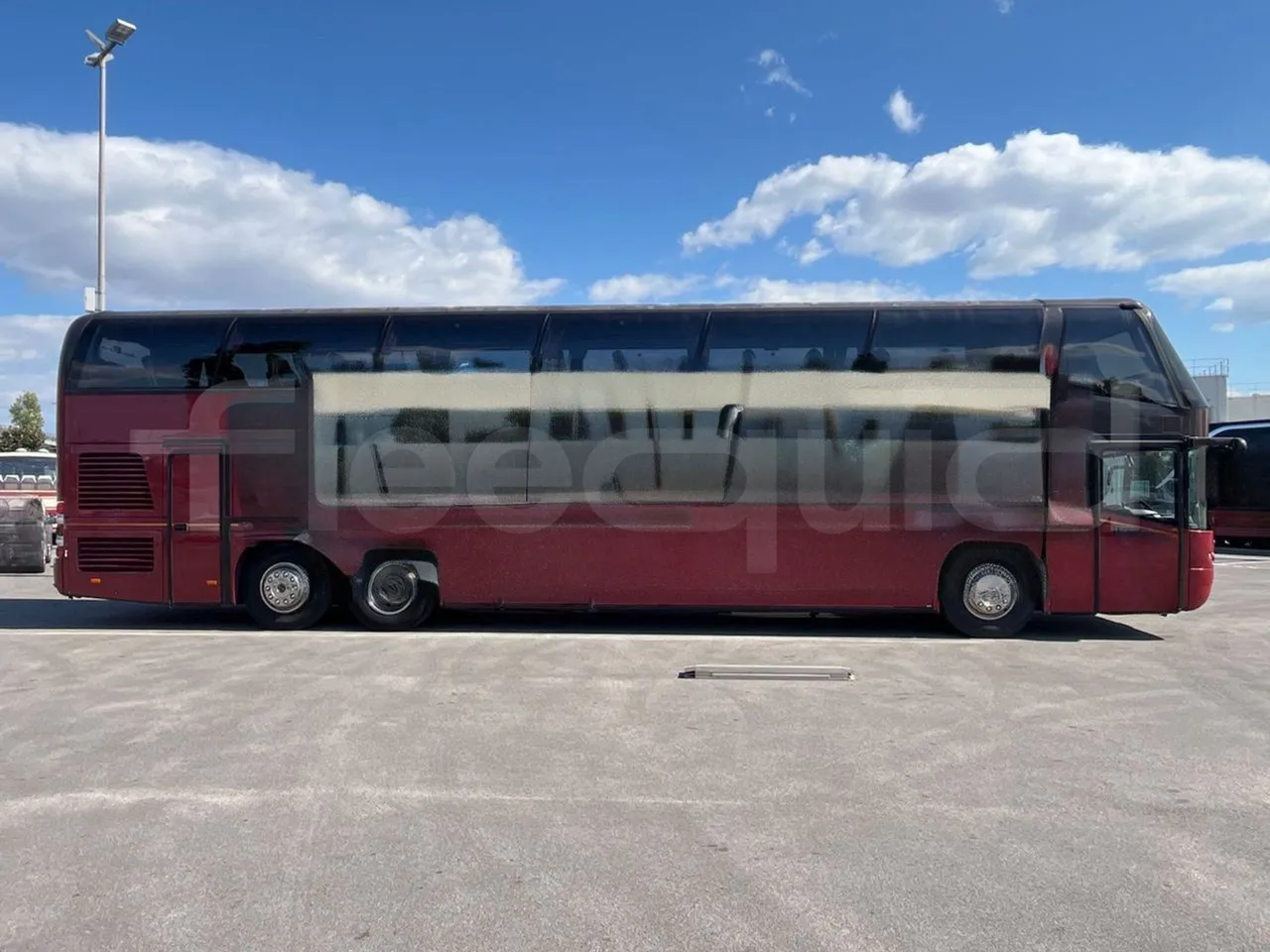 Neoplan 1122/3 L -EUR3 -390kW -13.79m - right side doors closed
