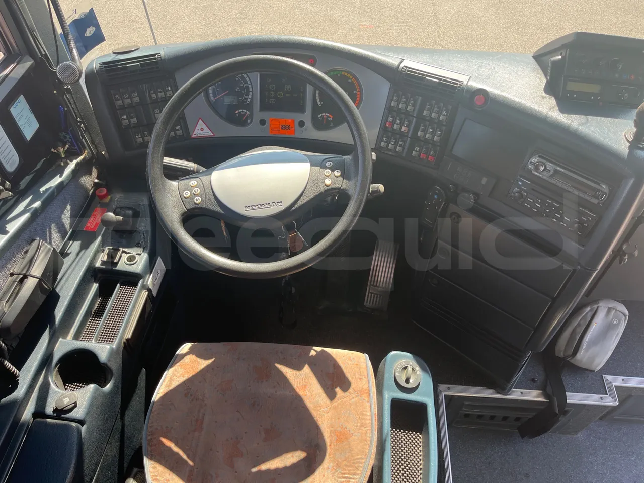 Neoplan 1122/3 L -EUR3 -390kW -13.79m - steering wheel photo