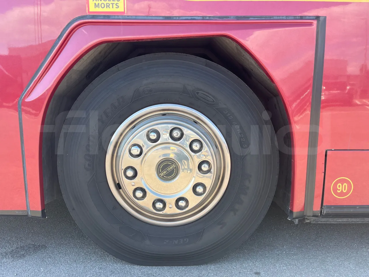 Neoplan 1122/3 L -EUR3 -390kW -13.79m - front left tire measurements