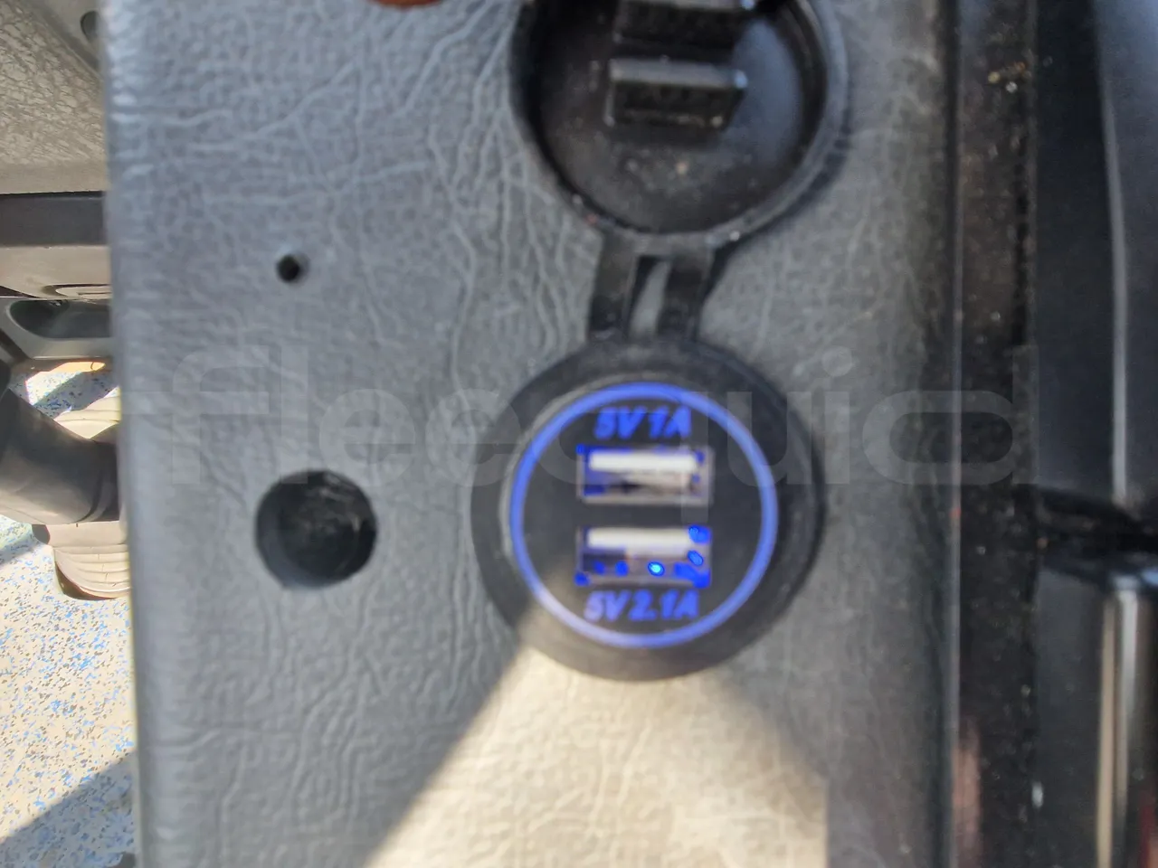 Iveco Mago2 A1AF11B/ Euro 3 - 154 Kw - 8,850 Mt - usb charging detail