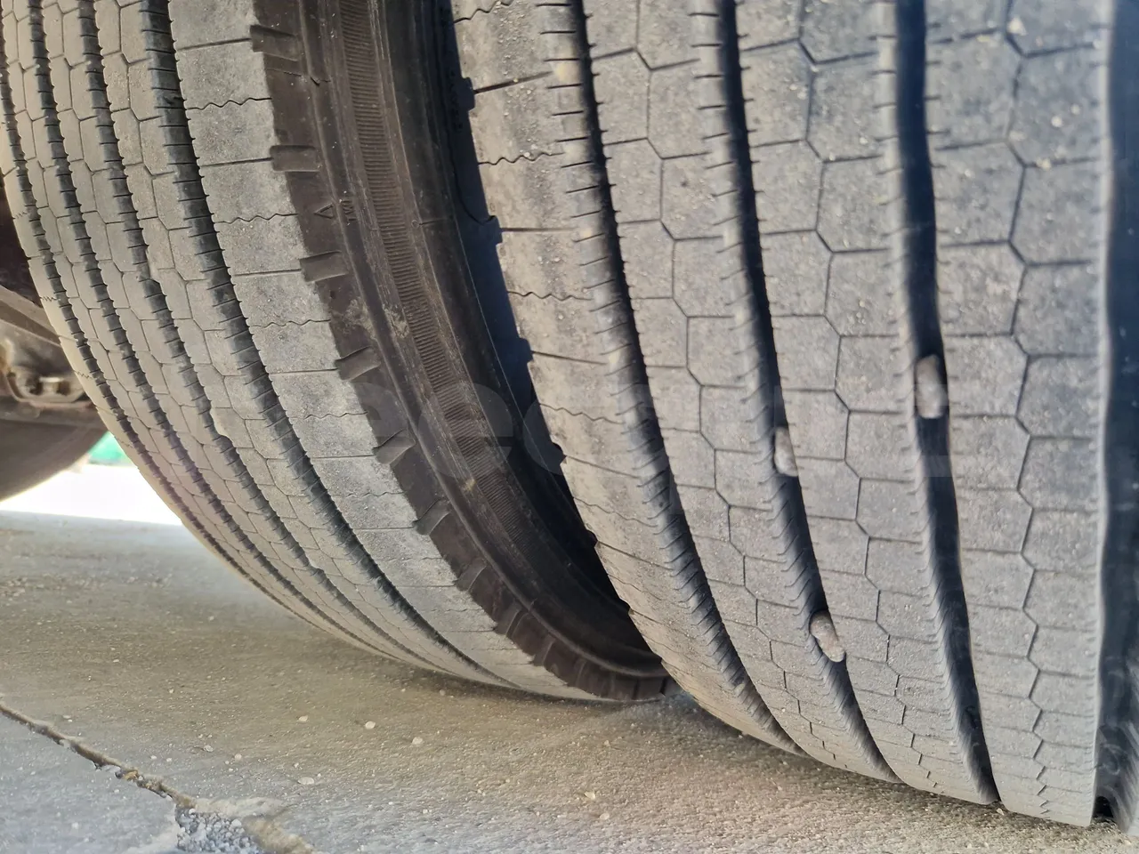 Iveco Mago2 A1AF11B/ Euro 3 - 154 Kw - 8,850 Mt - tread condition front tires left
