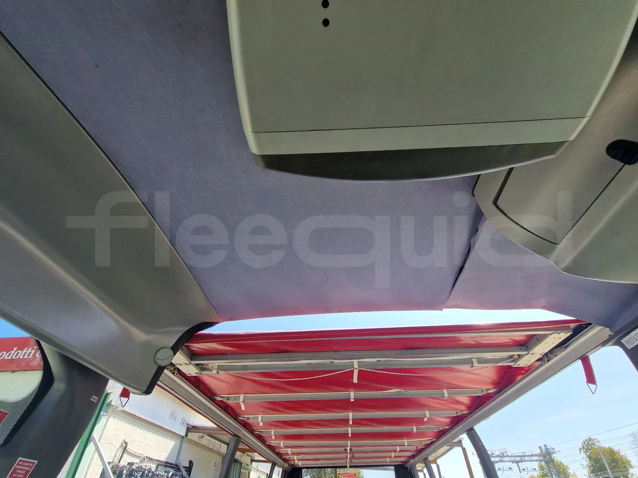 Iveco Mago2 A1AF11B/ Euro 3 - 154 Kw - 8,850 Mt - overhead compartments photo