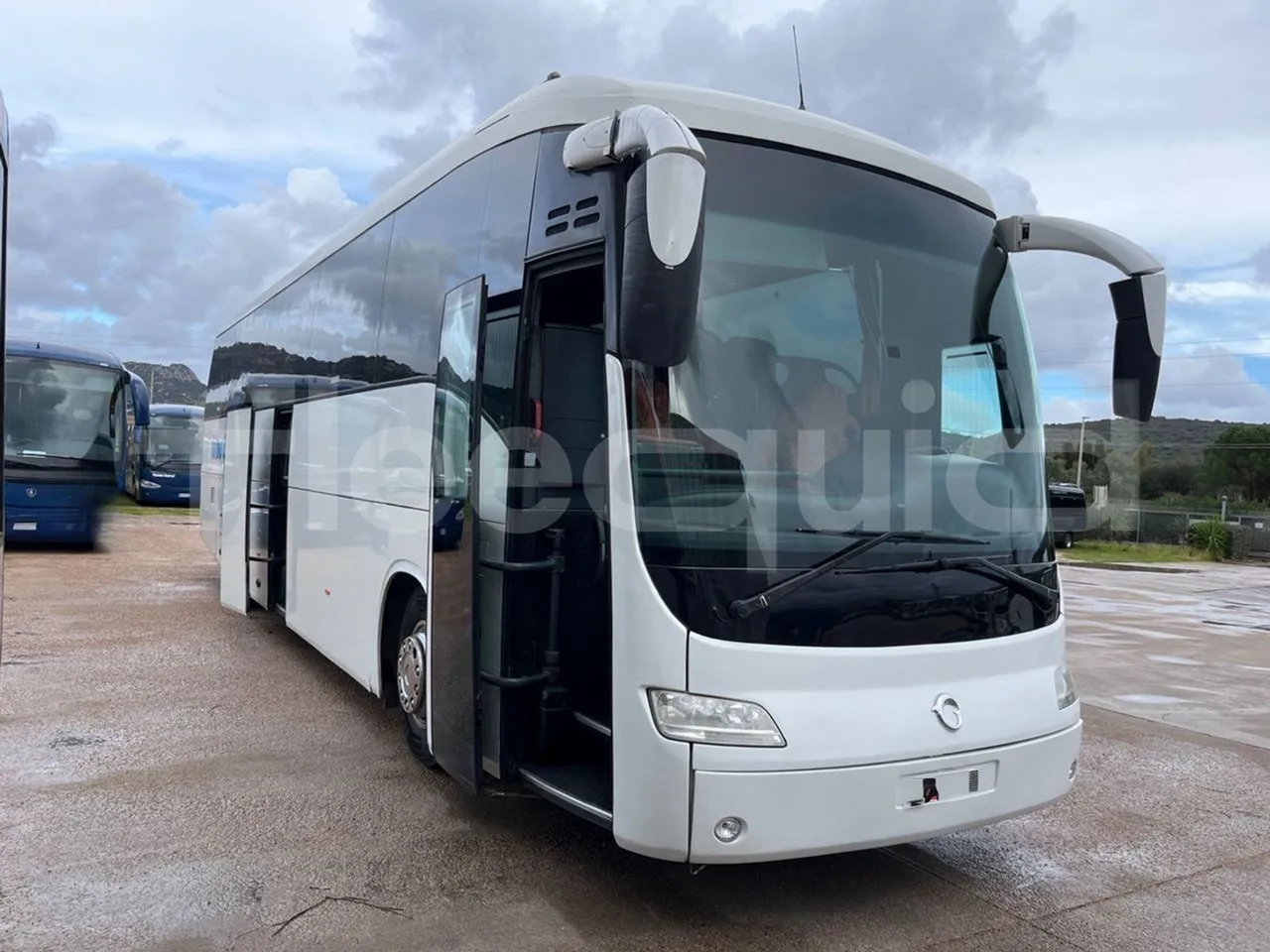 Irisbus 397E.12 397E.12 - Euro5 - 279kW - 12.410mt - 3/4 right front doors open