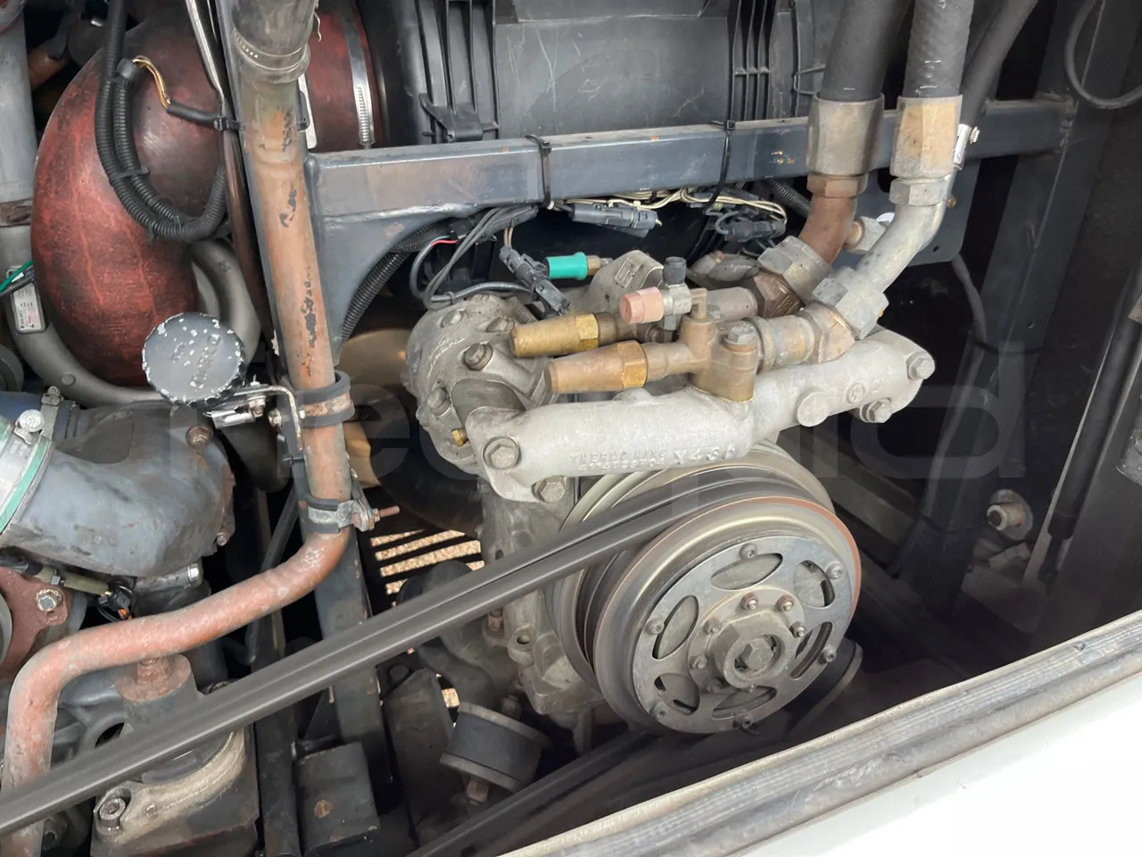 Irisbus 397E.12 397E.12 - Euro5 - 279kW - 12.410mt - air conditioning compressor