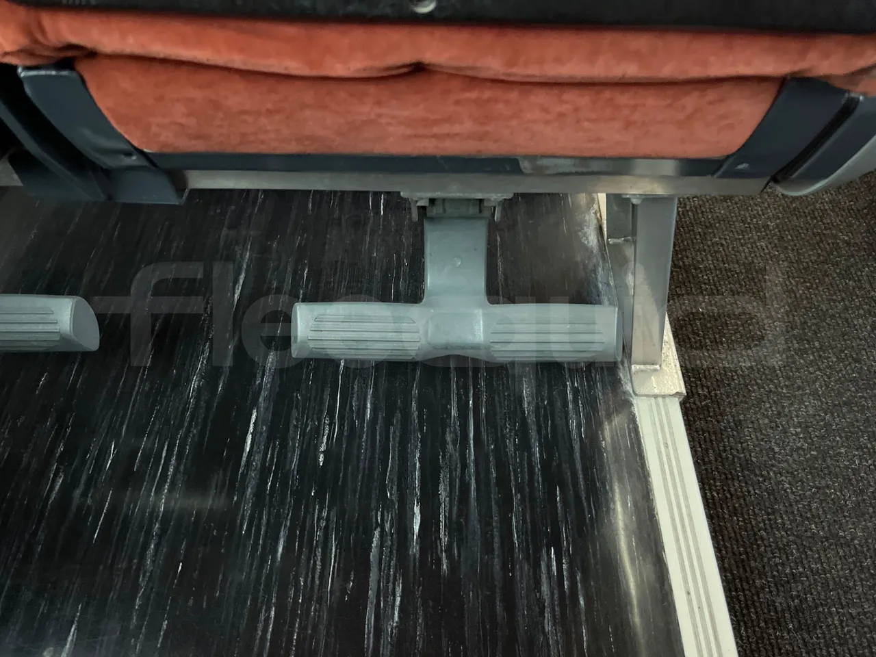 Irisbus 397E.12 397E.12 - Euro5 - 279kW - 12.410mt - footrest detail photo