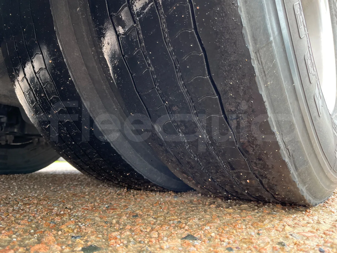 Irisbus 397E.12 397E.12 - Euro5 - 279kW - 12.410mt - tread condition front tires left