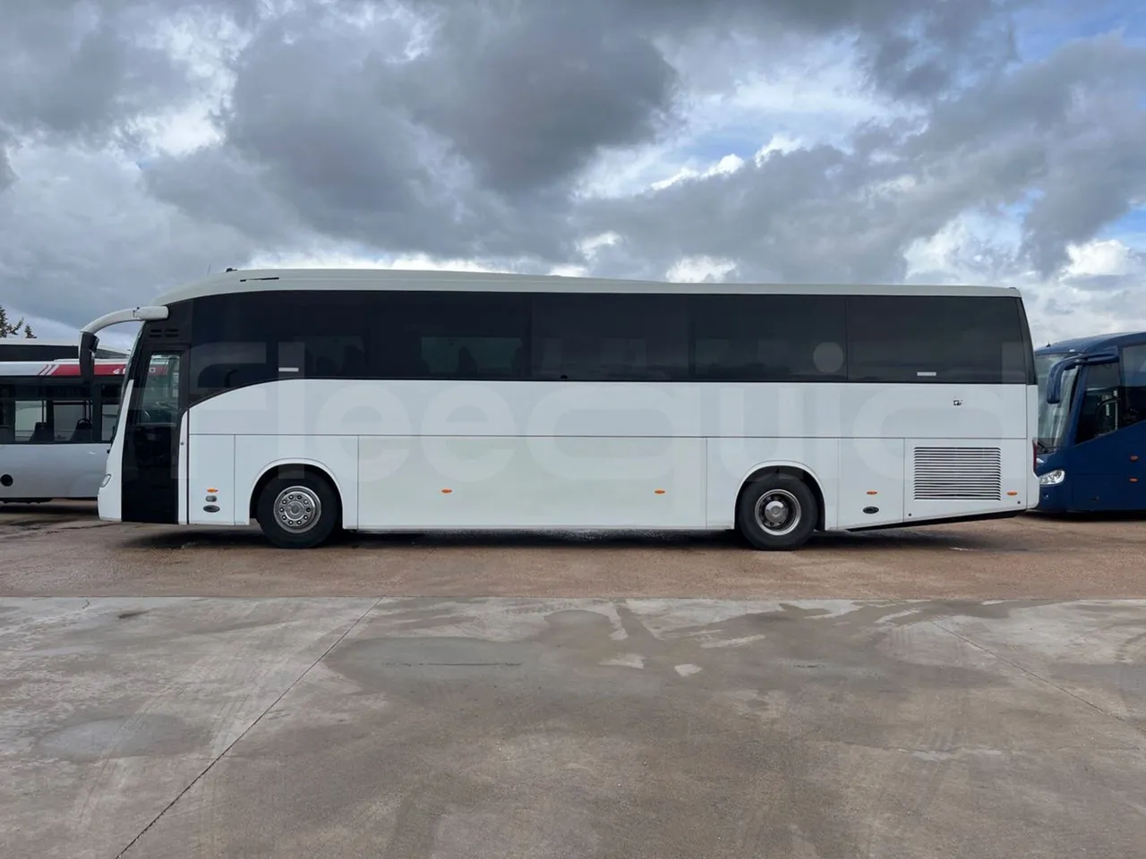 Irisbus 397E.12 397E.12 - Euro5 - 279kW - 12.410mt - left side photo