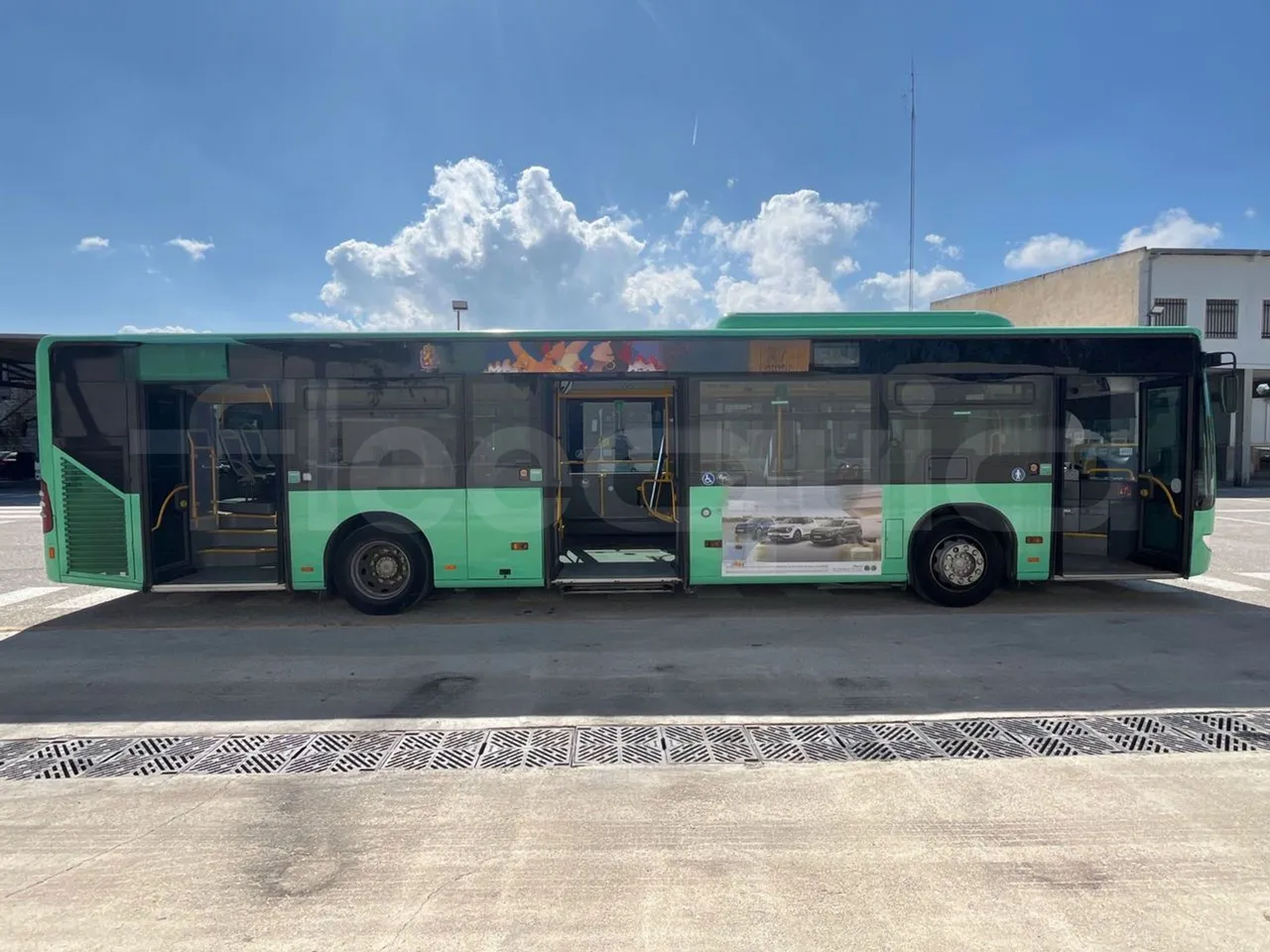 Mercedes-Benz Citaro - Right Side Doors Open