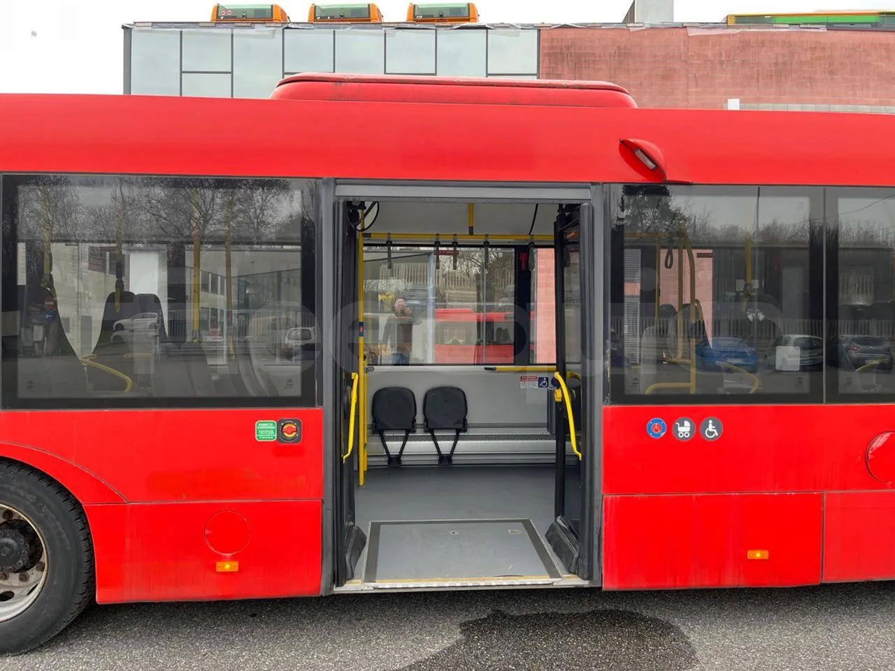 Solaris Urbino 12 - Euro5 - 231kW - 12mt - front door 2 open