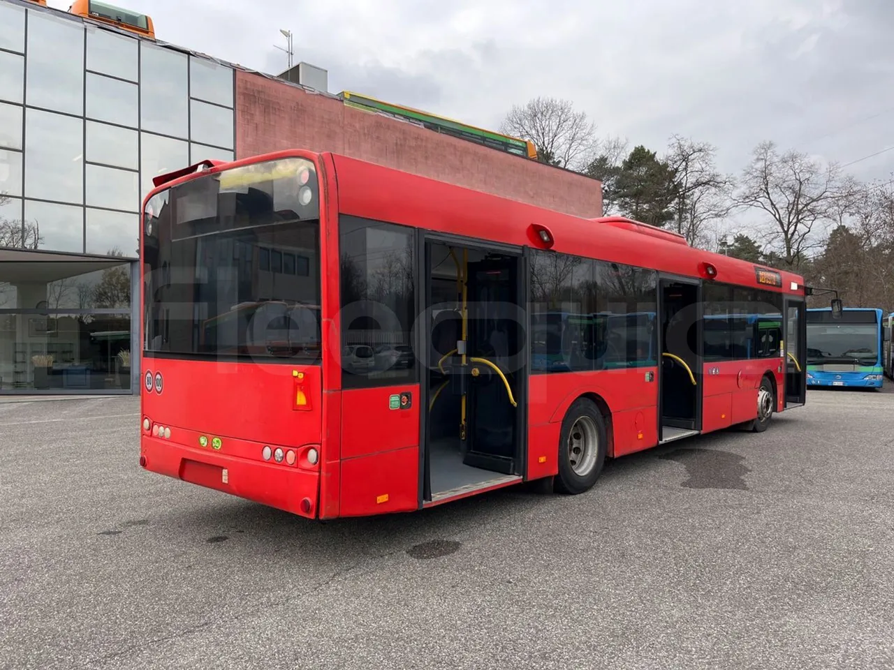 Solaris Urbino 12 - Euro5 - 231kW - 12mt - 3/4 right rear doors open