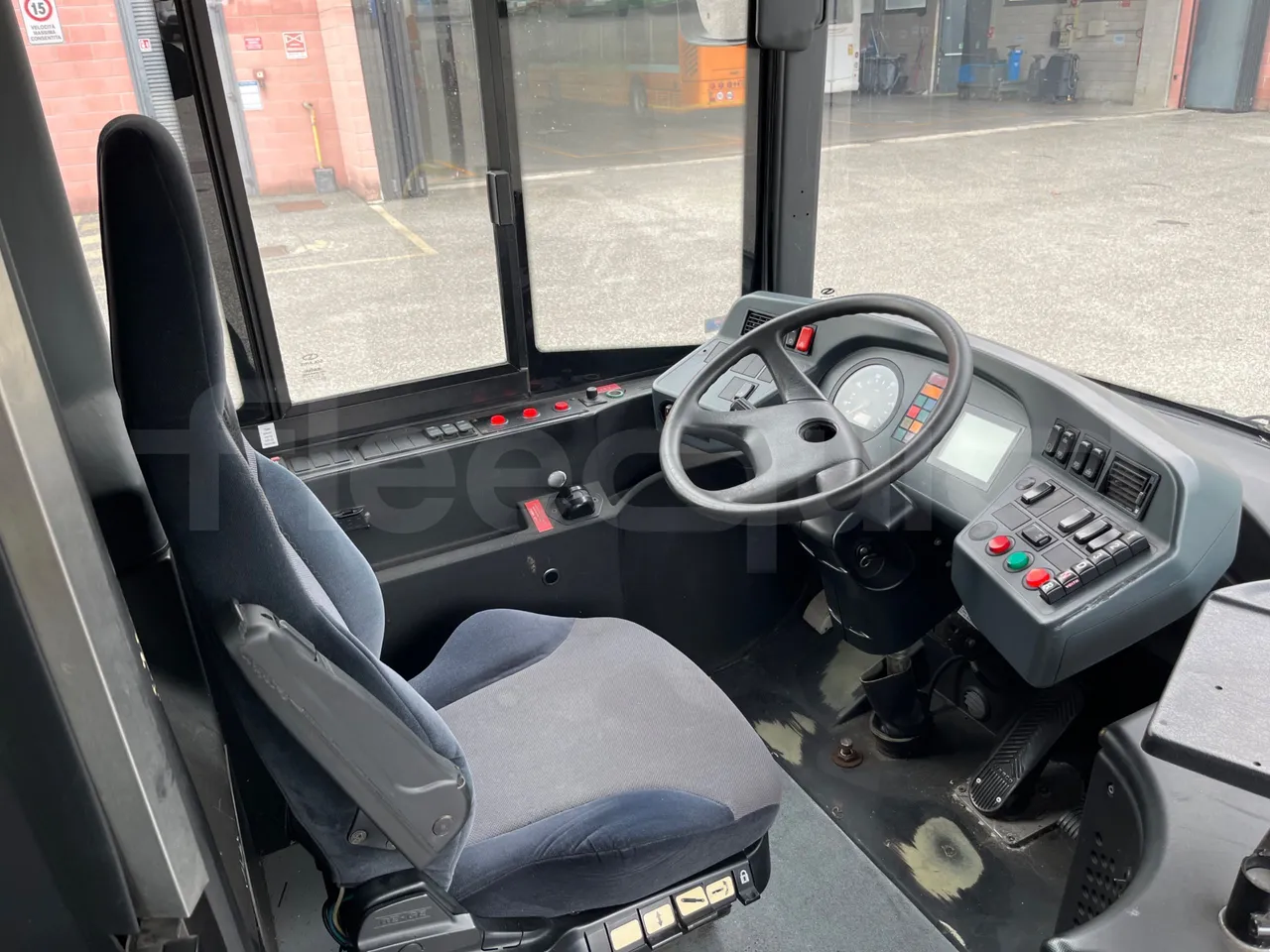 Solaris Urbino 12 - Euro5 - 231kW - 12mt - buttons panels on