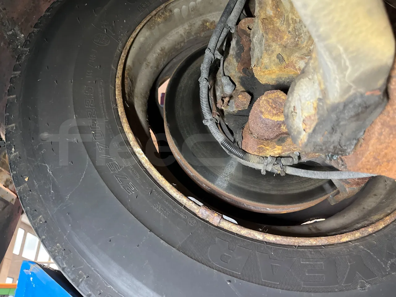 Solaris Urbino 12 - Euro5 - 231kW - 12mt - front discs left