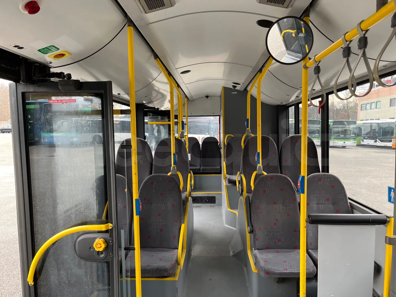 Solaris Urbino 12 - Euro5 - 231kW - 12mt - reverse view middle aisle