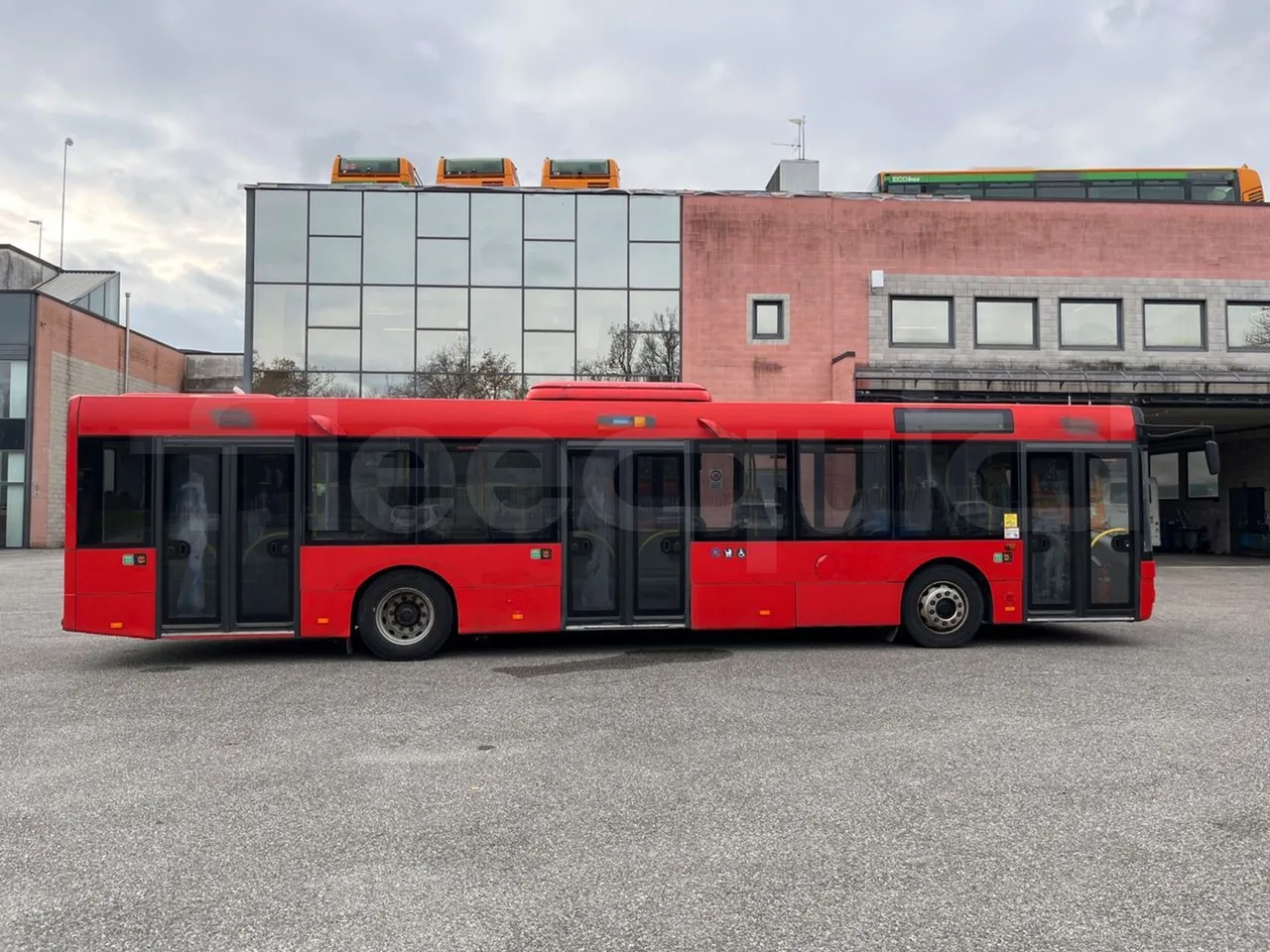 Solaris Urbino 12 - Euro5 - 231kW - 12mt - right side doors closed
