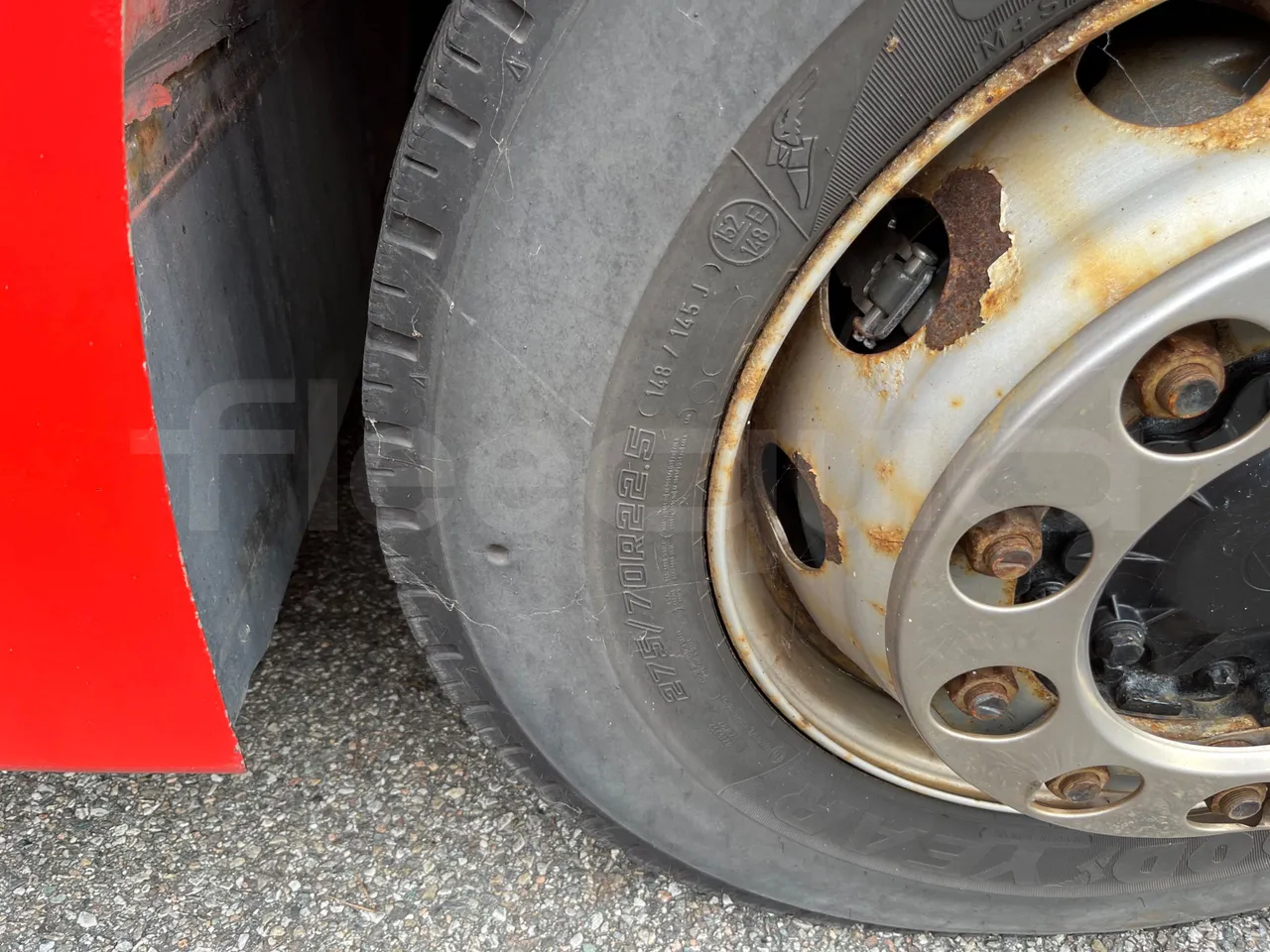 Solaris Urbino 12 - Euro5 - 231kW - 12mt - front left tire measurements