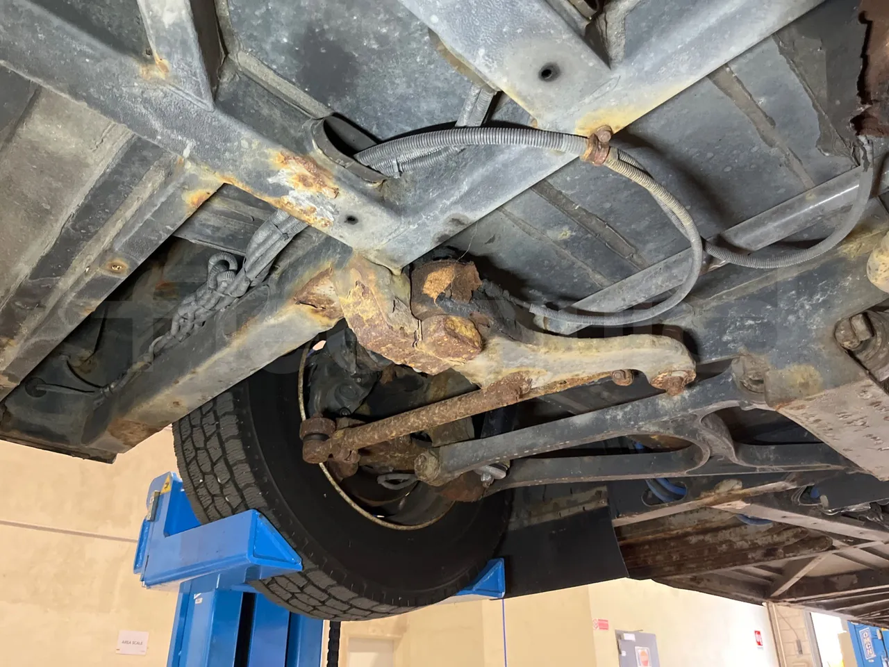 Solaris Urbino 12 - Euro5 - 231kW - 12mt - front axle right side