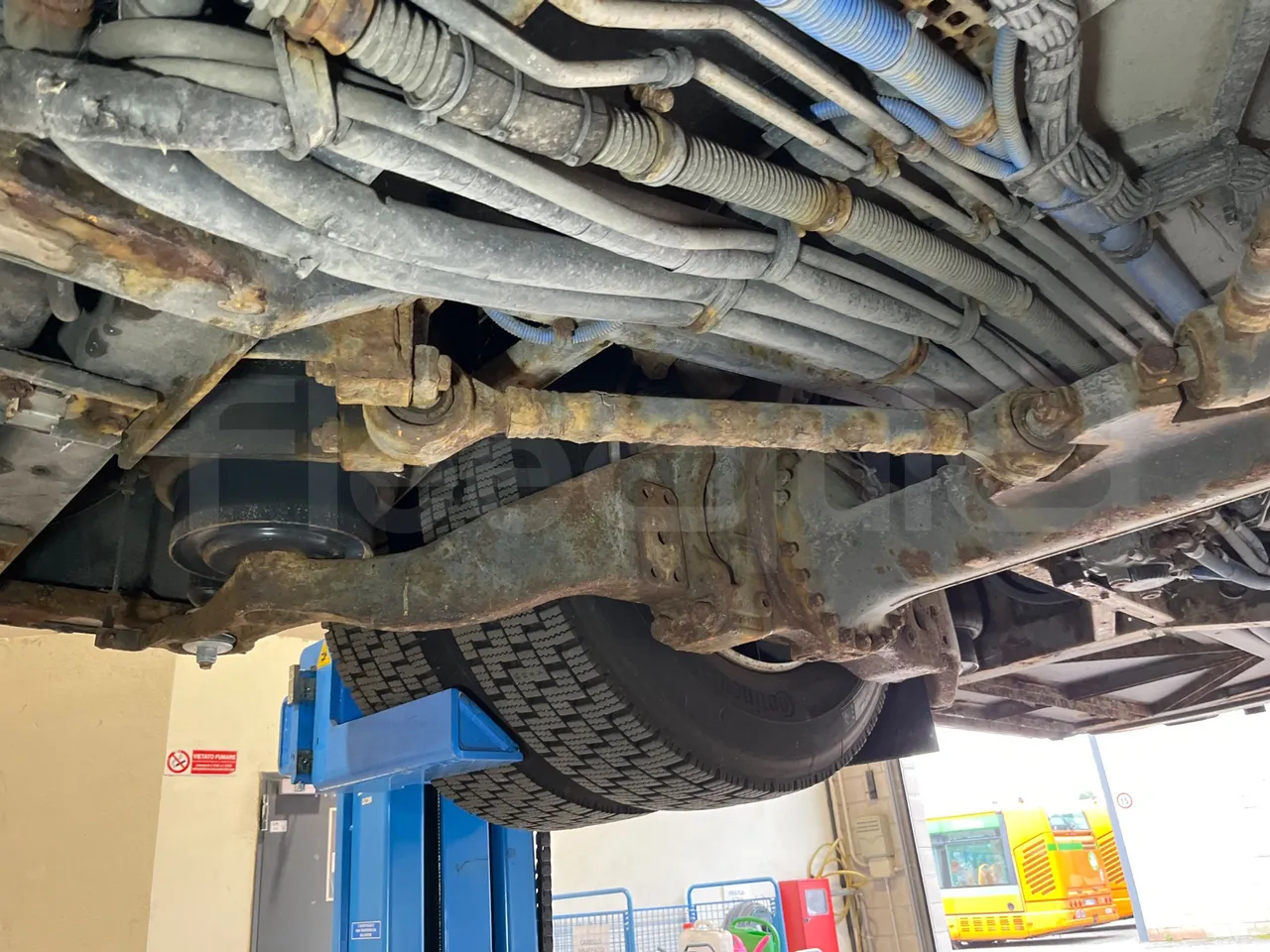 Solaris Urbino 12 - Euro5 - 231kW - 12mt - axle 3 right side