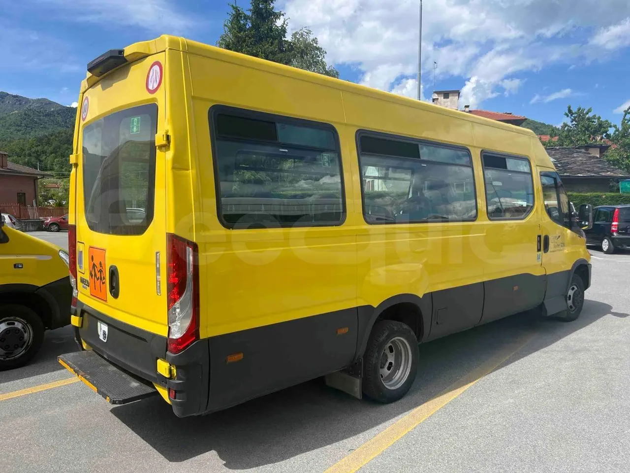 Iveco Daily A50 S30 VI - Euro6 - 132kW - 7.168mt - 3/4 right rear doors closed