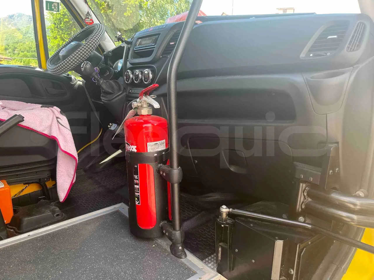 Iveco Daily A50 S30 VI - Euro6 - 132kW - 7.168mt - hostes microphone accessories photo