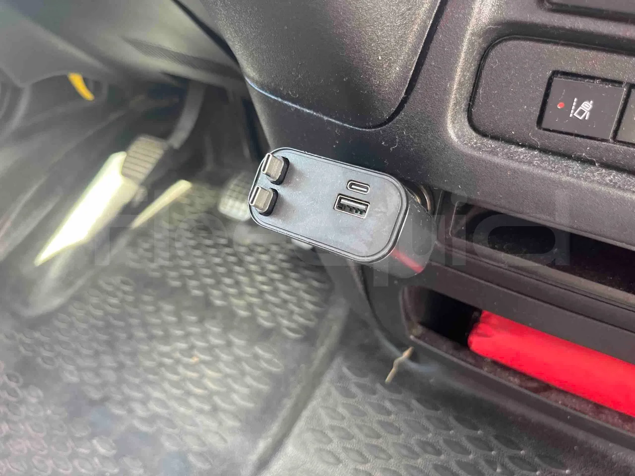 Iveco Daily A50 S30 VI - Euro6 - 132kW - 7.168mt - usb charging detail
