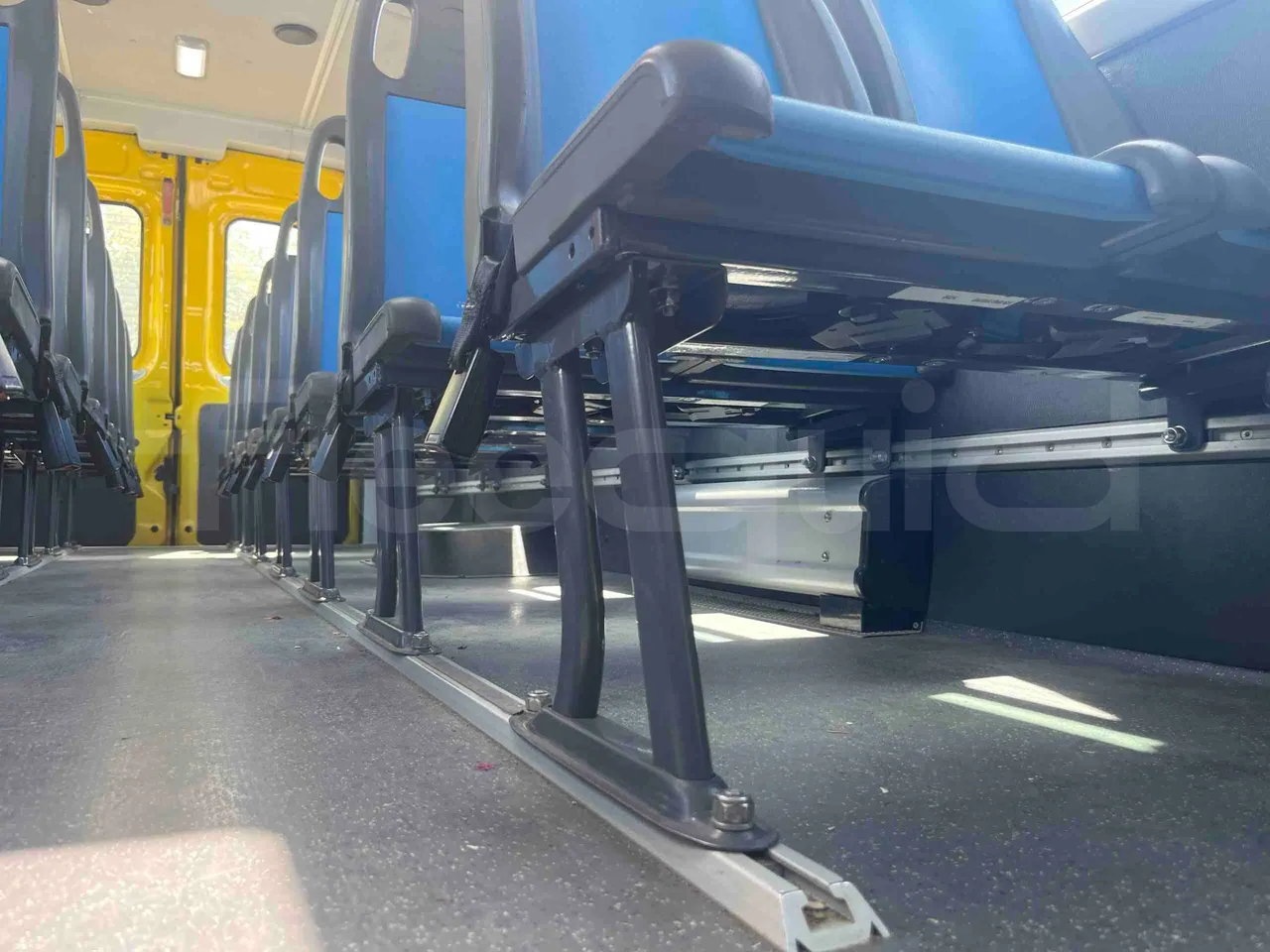 Iveco Daily A50 S30 VI - Euro6 - 132kW - 7.168mt - footrest detail photo