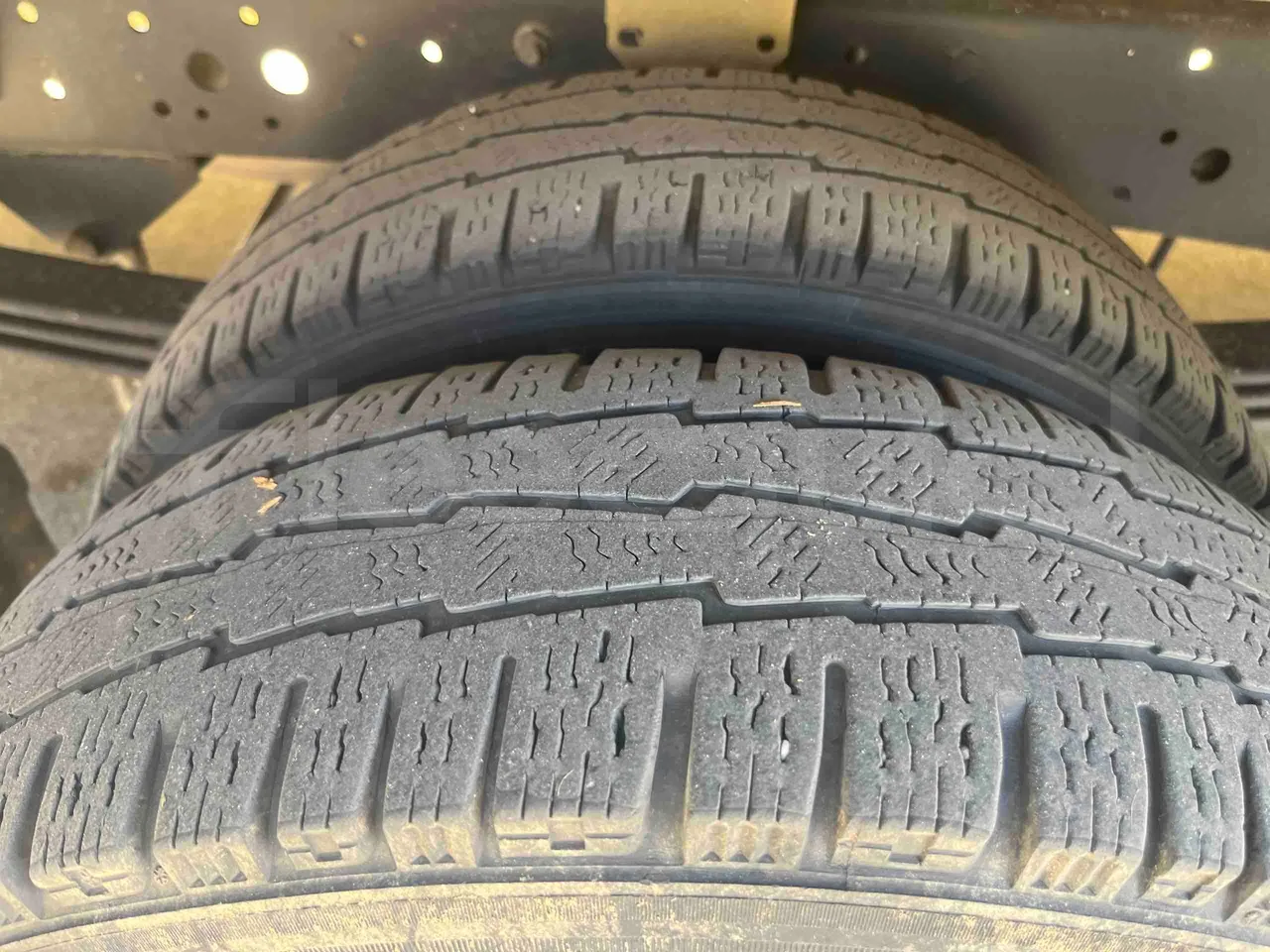 Iveco Daily A50 S30 VI - Euro6 - 132kW - 7.168mt - tread condition second axle tires left