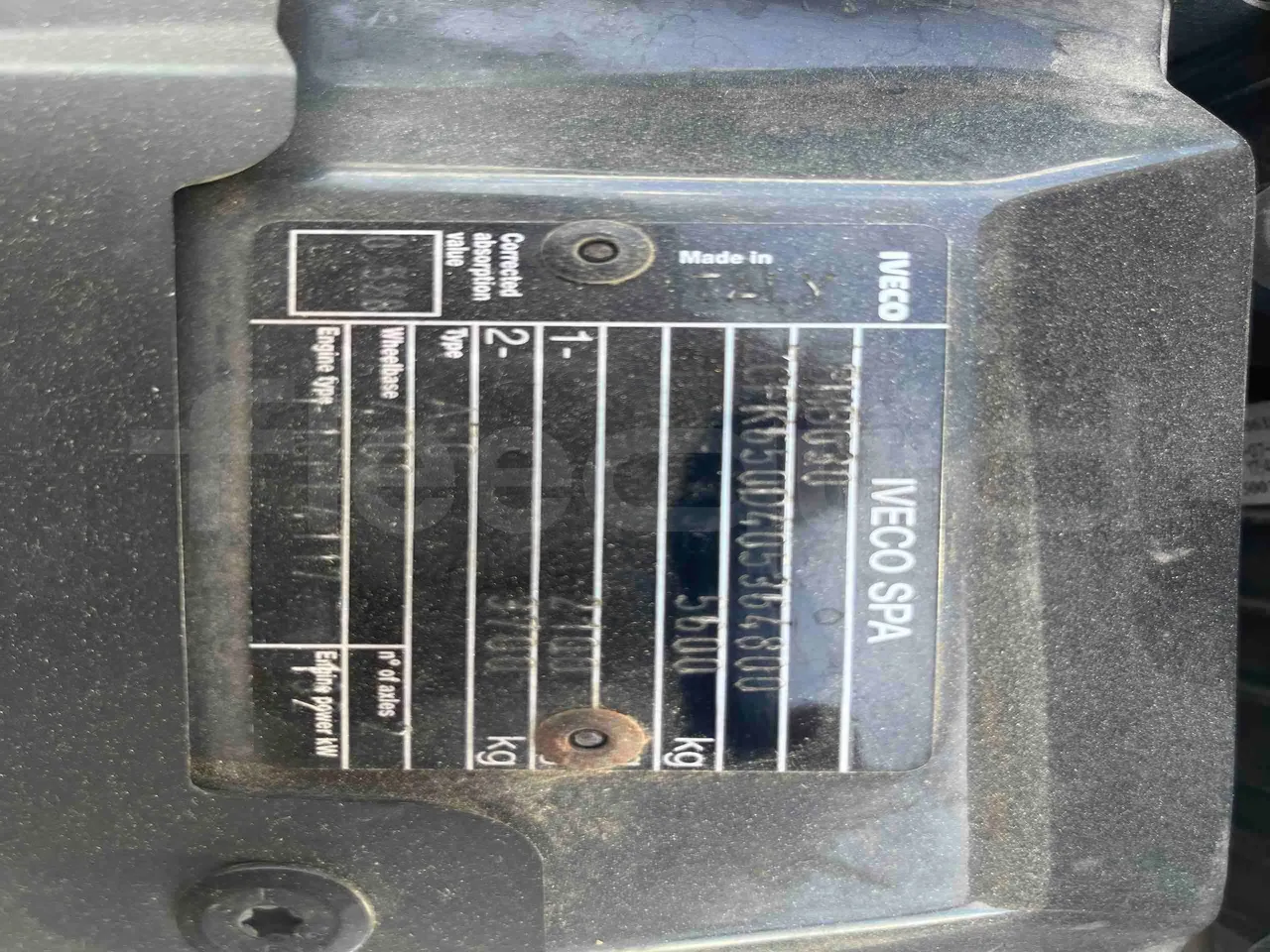 Iveco Daily A50 S30 VI - Euro6 - 132kW - 7.168mt - vehicle plate photo