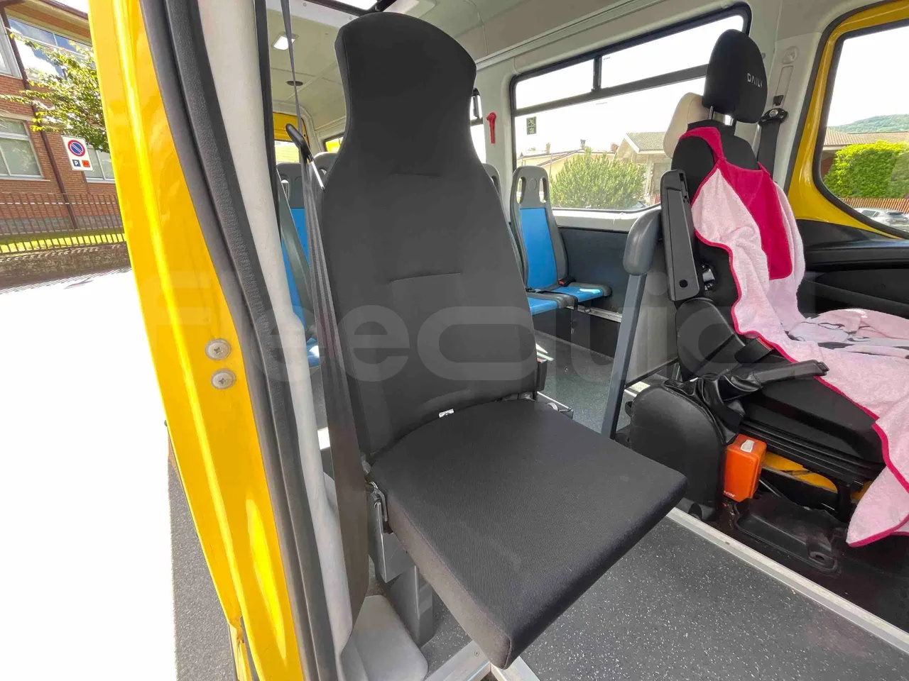 Iveco Daily A50 S30 VI - Euro6 - 132kW - 7.168mt - hostess seat photo