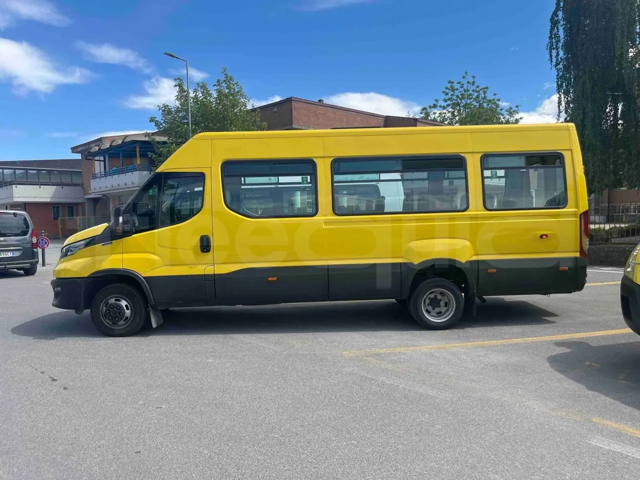 Iveco Daily A50 S30 VI - Euro6 - 132kW - 7.168mt - left side photo
