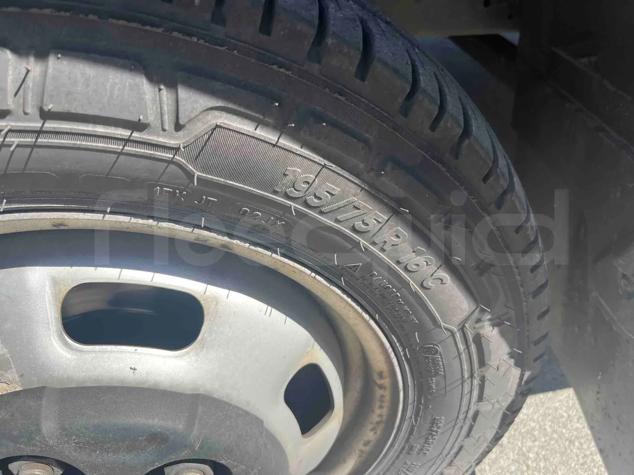 Iveco Daily A50 S30 VI - Euro6 - 132kW - 7.168mt - front left tire measurements