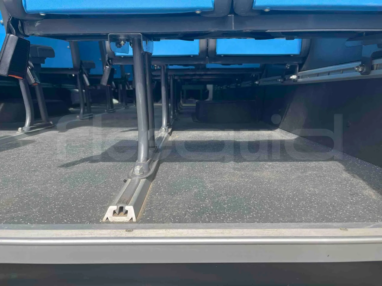 Iveco Daily A50 S30 VI - Euro6 - 132kW - 7.168mt - under carpet photo
