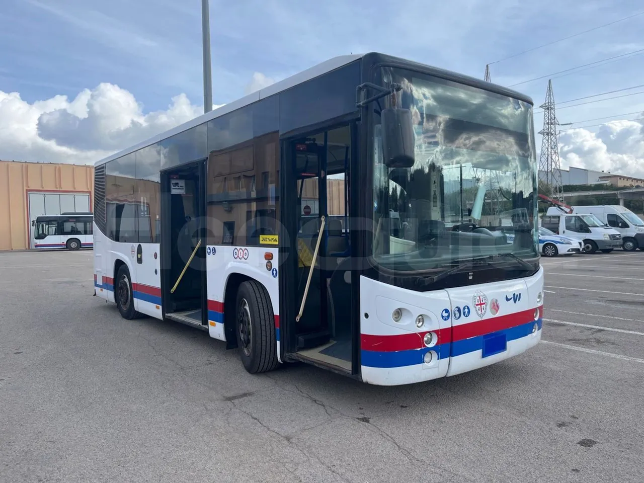 BredaMenarinibus Vivacity Plus C - Euro5 - 161kW - 8mt - 3/4 right front doors open