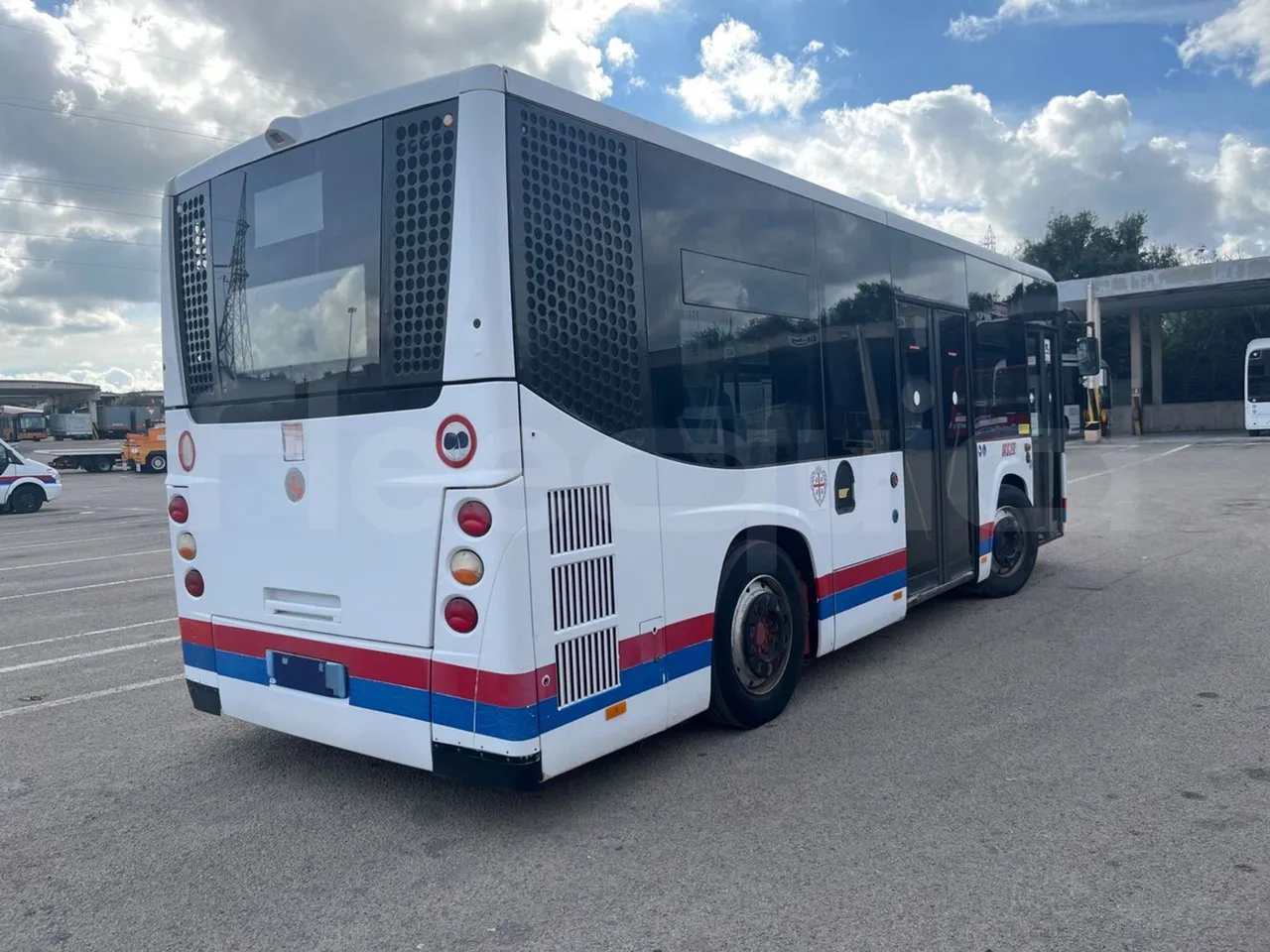 BredaMenarinibus Vivacity Plus C - Euro5 - 161kW - 8mt - 3/4 right rear doors closed