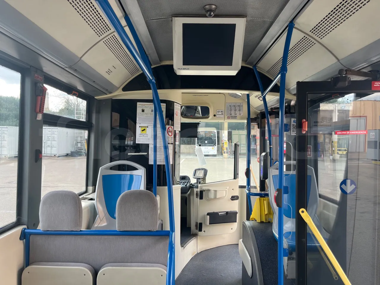 BredaMenarinibus Vivacity Plus C - Euro5 - 161kW - 8mt - forward view middle aisle