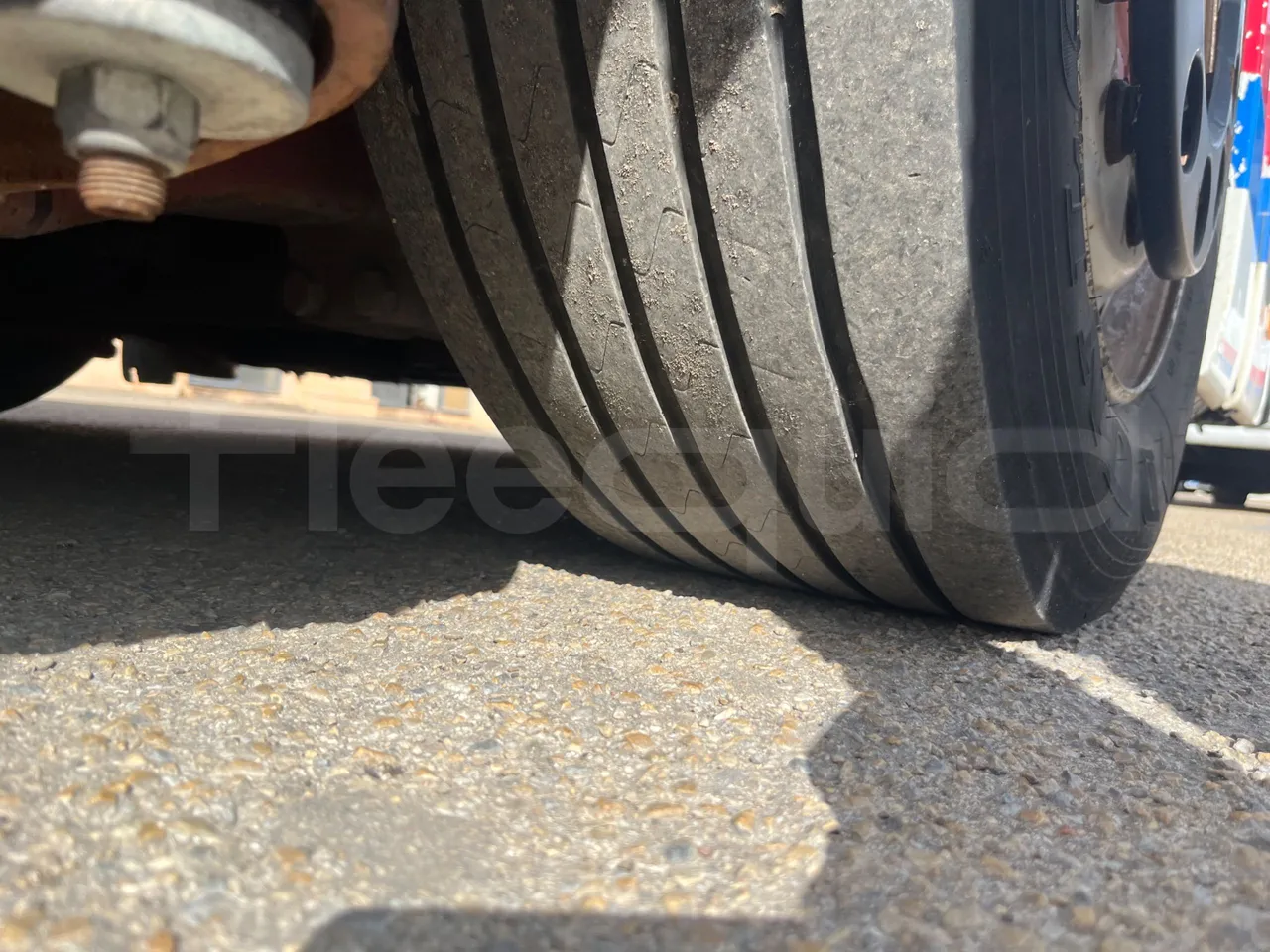 BredaMenarinibus Vivacity Plus C - Euro5 - 161kW - 8mt - tread condition front tires left