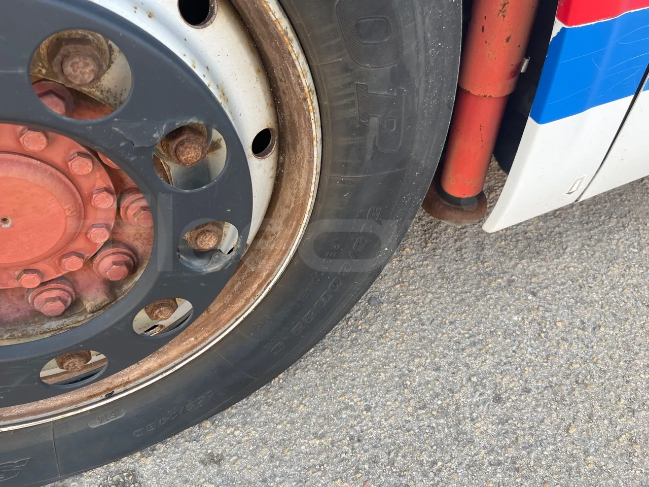 BredaMenarinibus Vivacity Plus C - Euro5 - 161kW - 8mt - tread condition second axle tires left