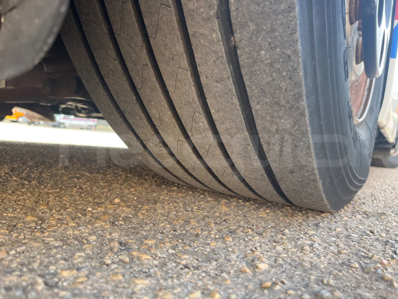 BredaMenarinibus Vivacity Plus C - Euro5 - 161kW - 8mt - tread condition second axle tires right