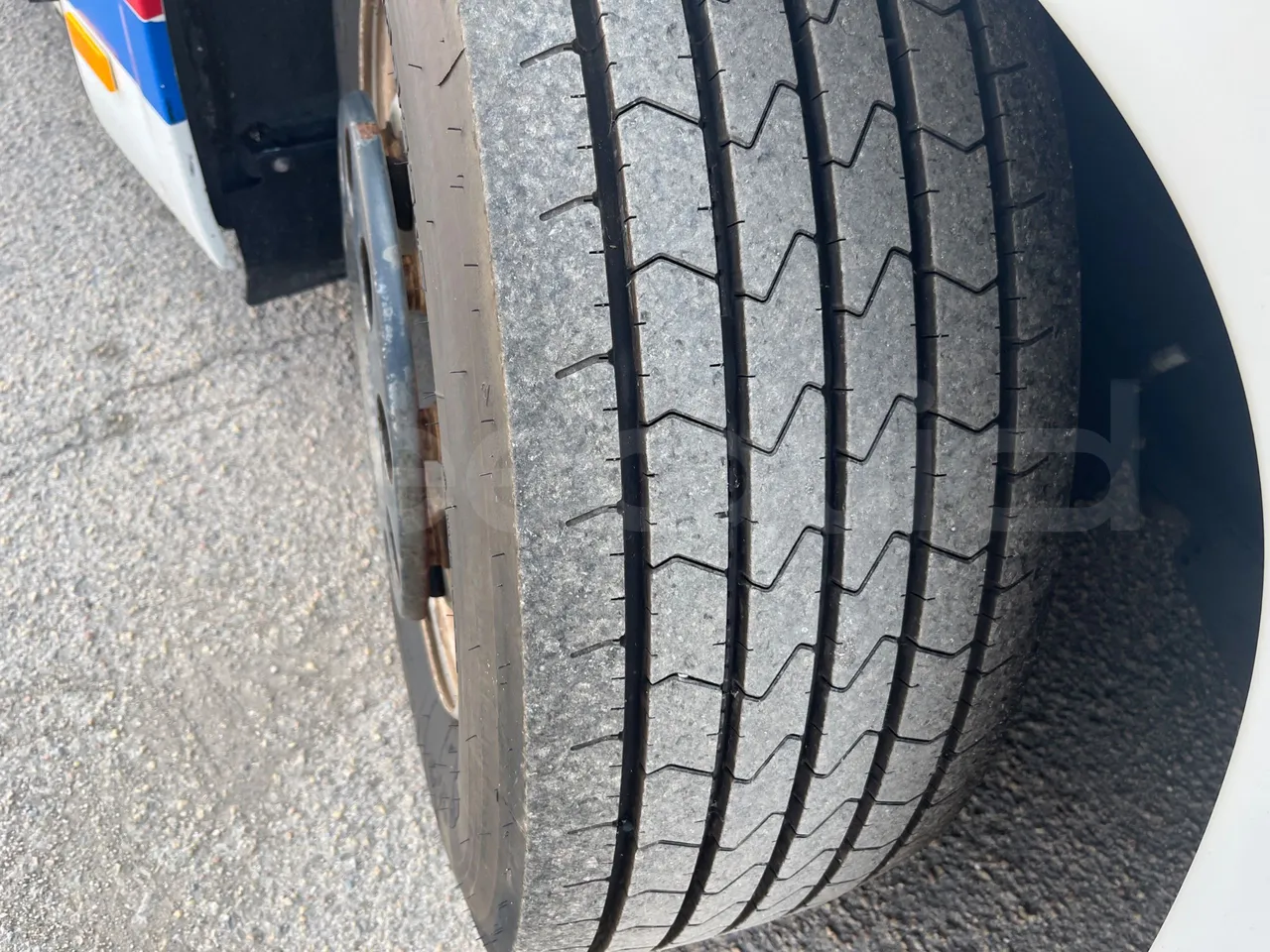 BredaMenarinibus Vivacity Plus C - Euro5 - 161kW - 8mt - tread condition third axle tires left