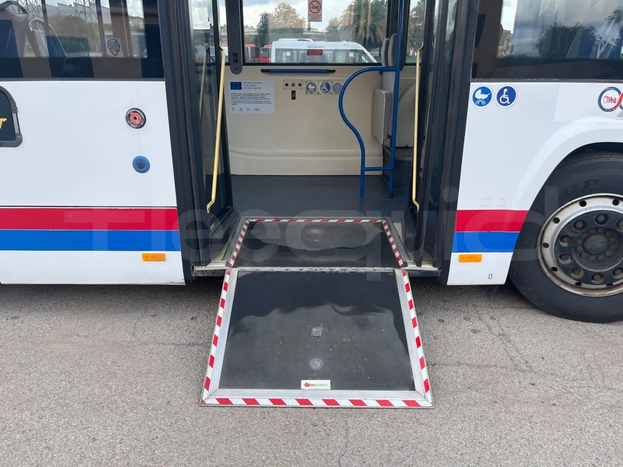 BredaMenarinibus Vivacity Plus C - Euro5 - 161kW - 8mt - platform open photo