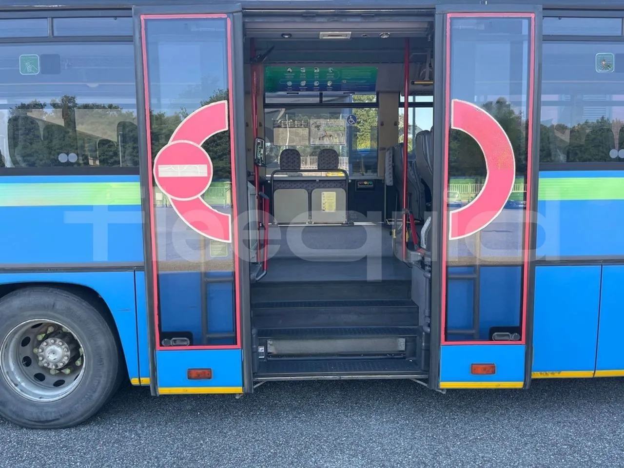 Mercedes-Benz Integro 0550-EUR3-220kW-12m - front door 2 open