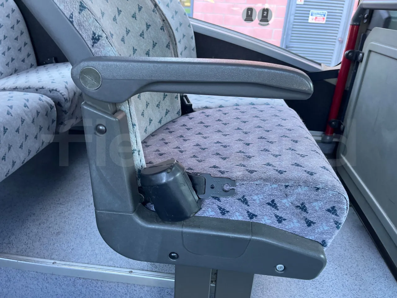 Mercedes-Benz Integro 0550-EUR3-220kW-12m - armrest detail photo