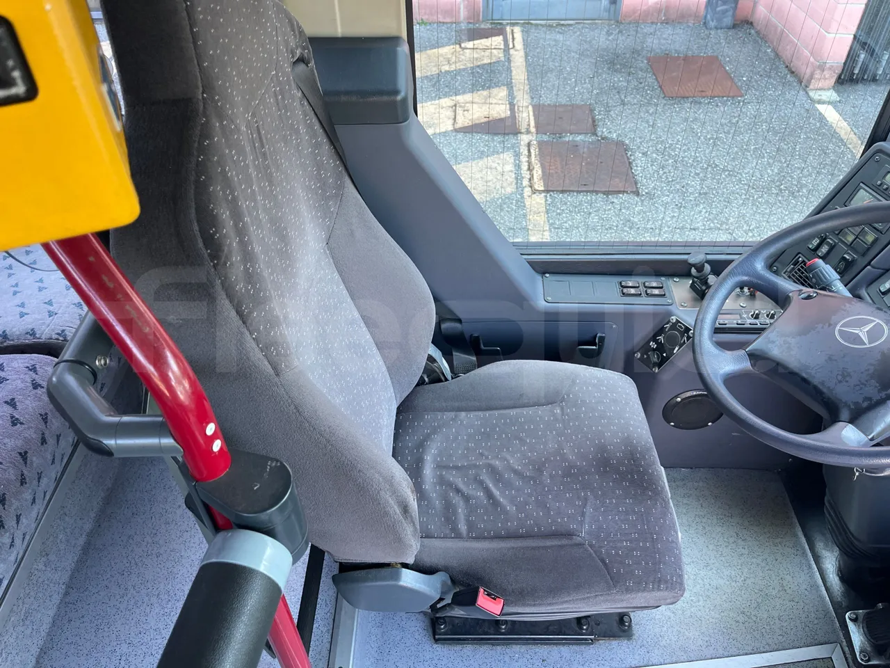 Mercedes-Benz Integro 0550-EUR3-220kW-12m - driver's seat photo (mandatory for bus to scrap)