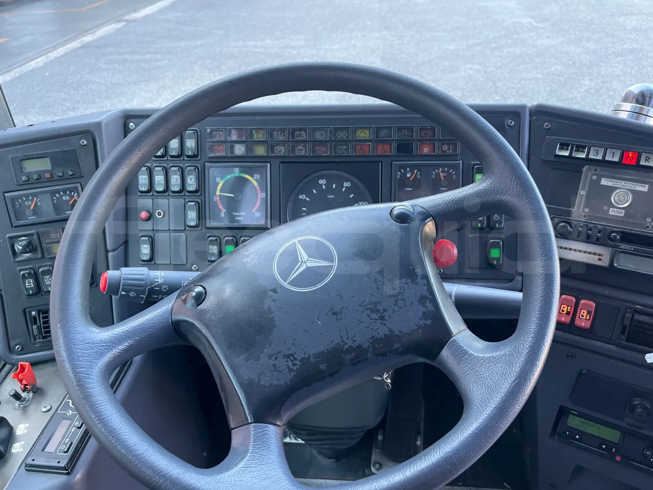 Mercedes-Benz Integro 0550-EUR3-220kW-12m - steering wheel photo