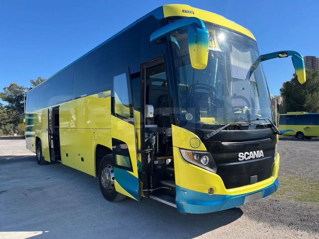Scania Touring HD Touring HD - Euro6 - 302kW - 12.860 mt - 3/4 right front doors open