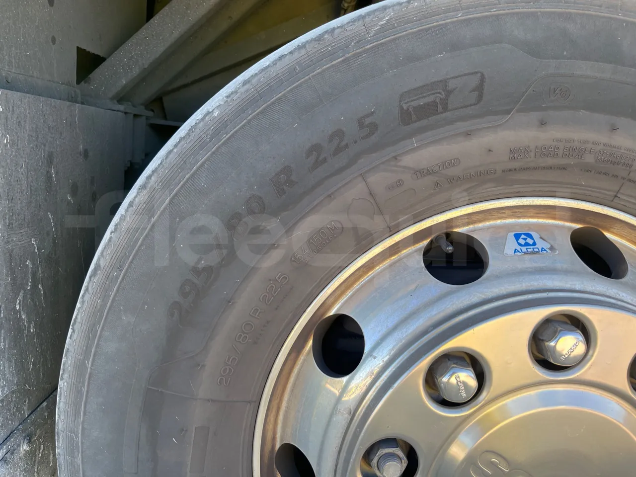 Scania Touring HD Touring HD - Euro6 - 302kW - 12.860 mt - rear left tire photo