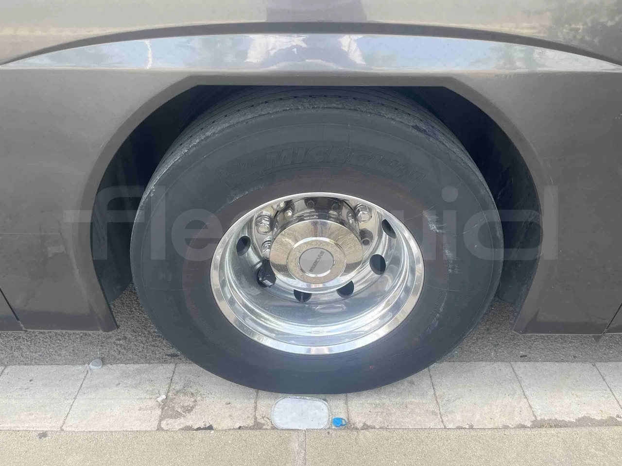 Neoplan Tourliner - First Axle Left Side: Tyre Thickness