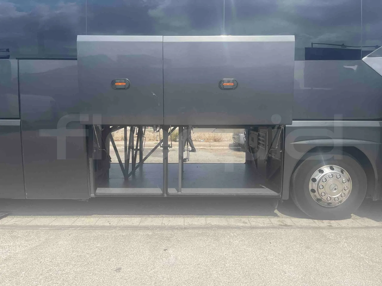 Neoplan Tourliner - Luggage Rack Left Side