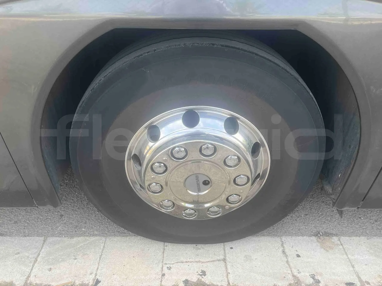 Neoplan Tourliner - Second Axle Left Side: Complete Wheel